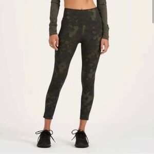 Vuori Stride Camo Leggings - Green and Black